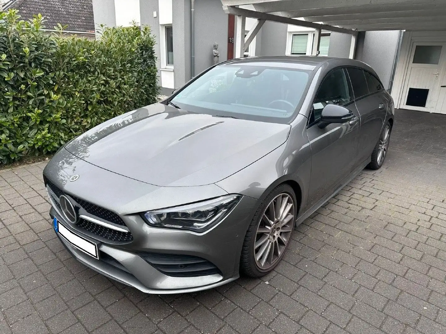 Mercedes-Benz CLA 200 AMG Line Grau - 1