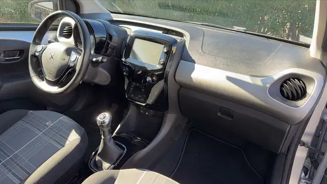 Peugeot 108 view 10