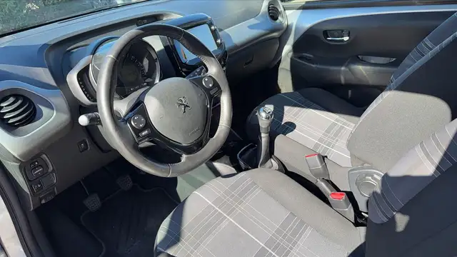 Peugeot 108 view 8