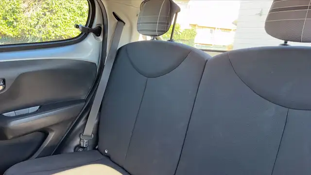 Peugeot 108 view 9