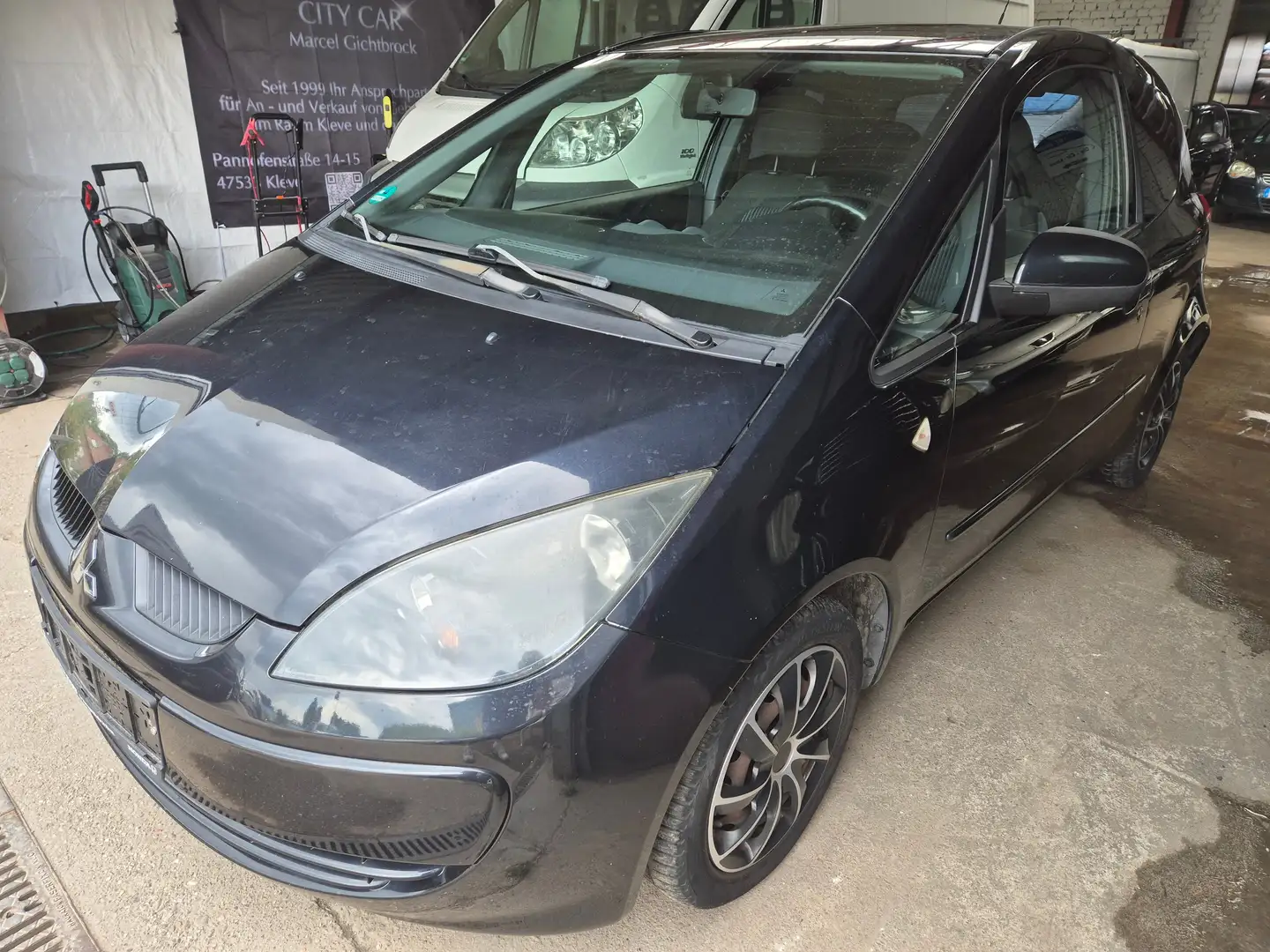 Mitsubishi Colt 1.3 Young Edition Negru - 1