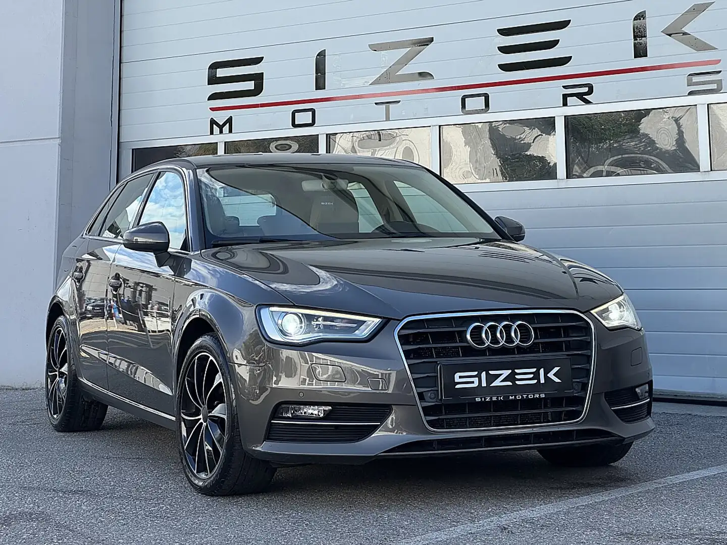 Audi A3 SB Daylight 2,0 TDI/AHK/PDC/NAVI/XENON Grau - 2
