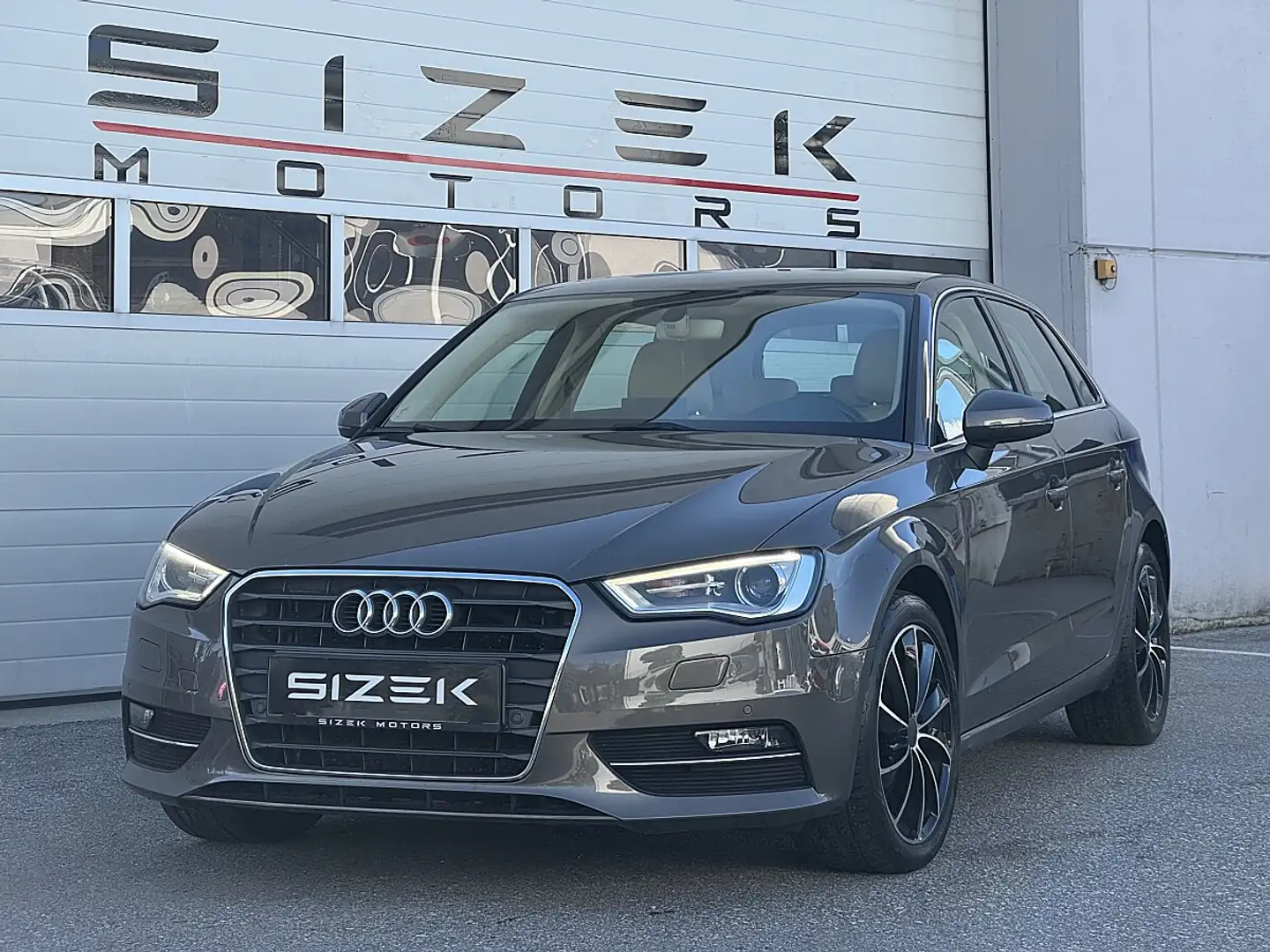 Audi A3 SB Daylight 2,0 TDI/AHK/PDC/NAVI/XENON Grau - 1