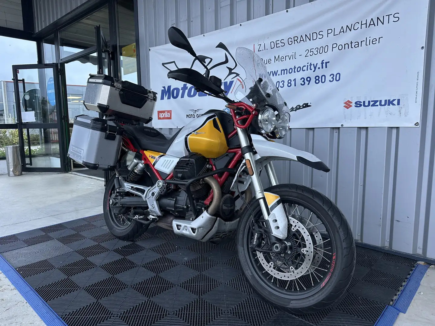 Moto Guzzi V 85 TT - 2