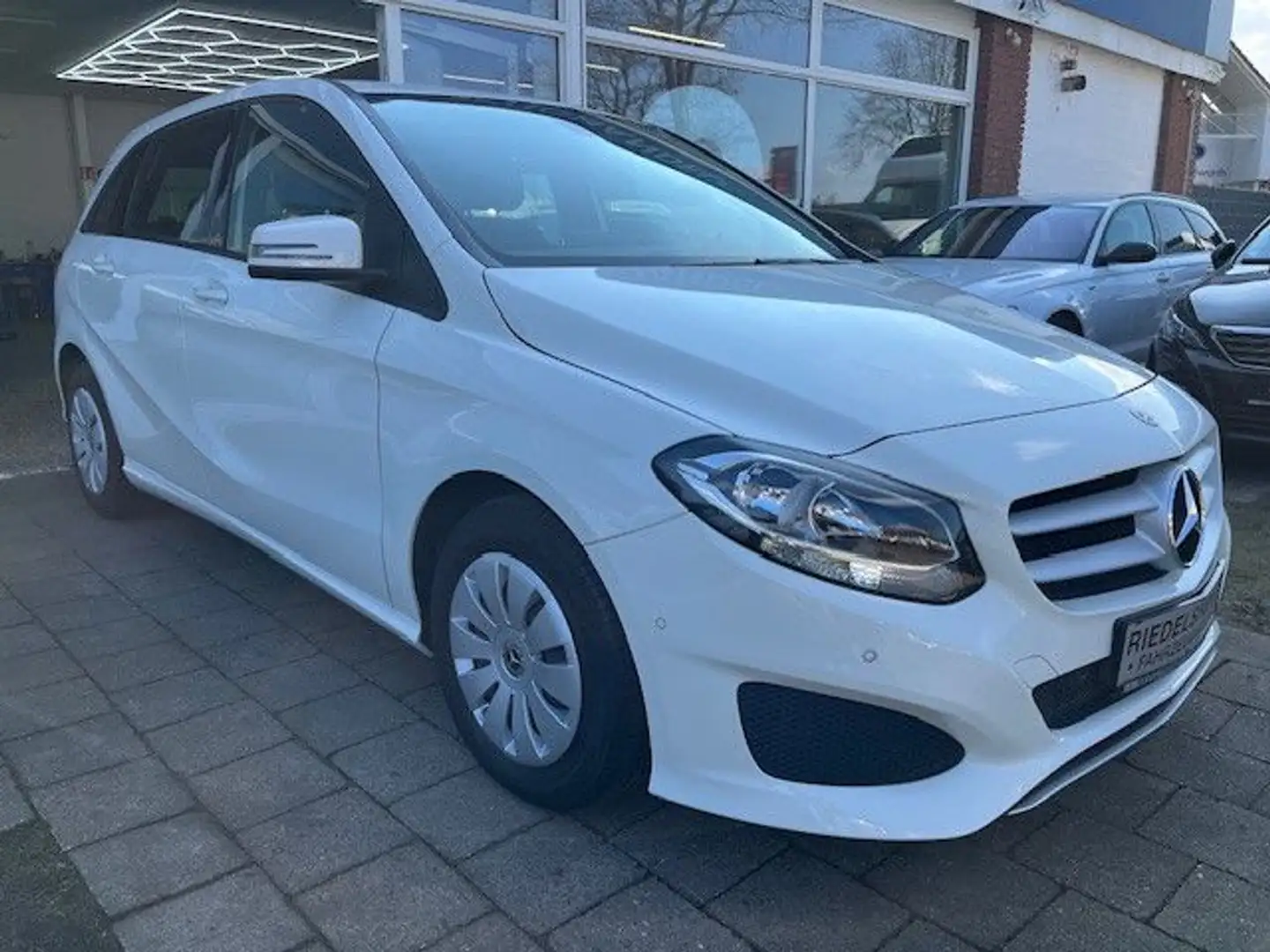 Mercedes-Benz B 180 CDI Business AUT NAVI LED SHZ PDC White - 1