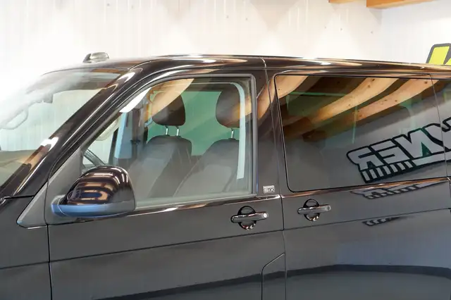 Volkswagen Multivan view 12