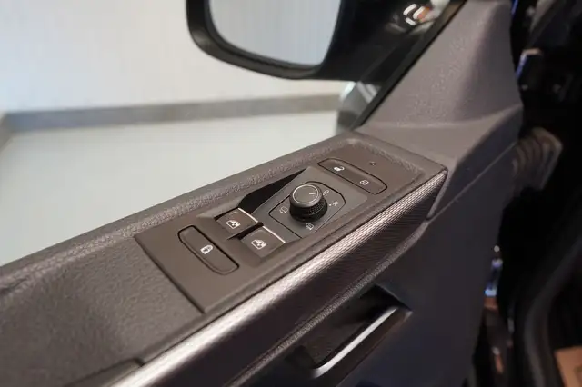 Volkswagen Multivan view 14