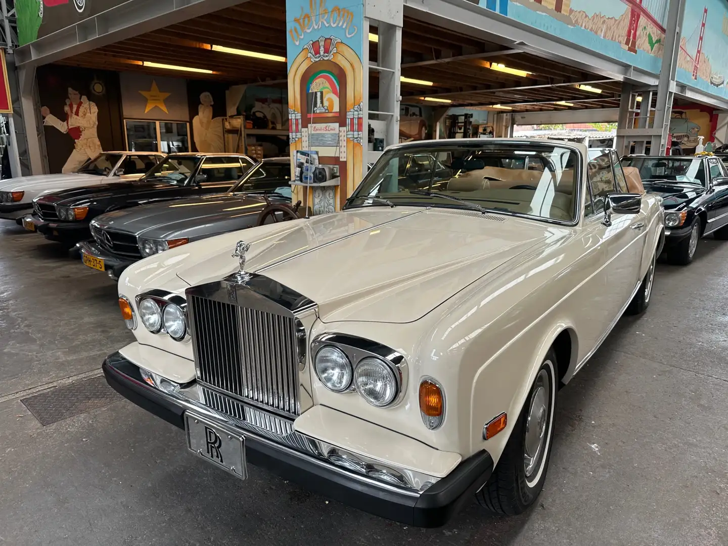 Rolls-Royce Corniche 6.8 Convertible - 2