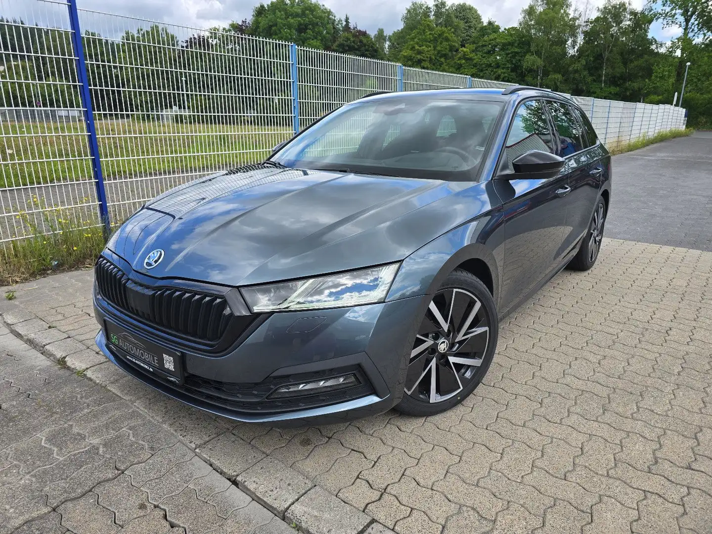 Skoda Octavia Combi 2.0 TDI DSG Style 4x4 °SPORT°StHz° Grau - 1