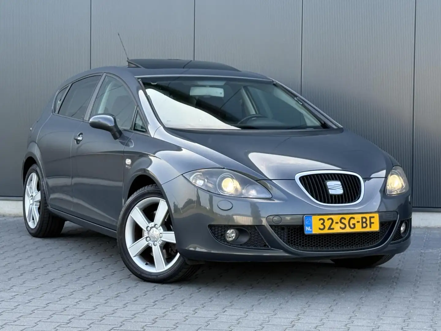 SEAT Leon 2.0 TFSI Sport-up Schuifdak - Xenon - Sportstoelen Grijs - 2
