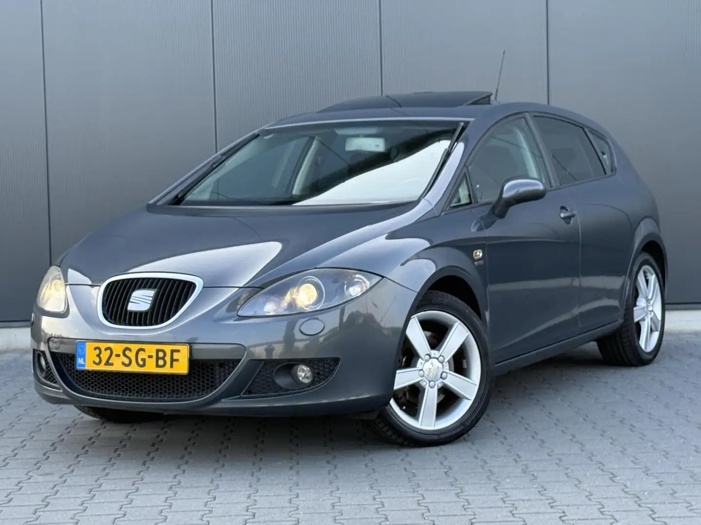 SEAT Leon 2.0 TFSI Sport-up Schuifdak - Xenon - Sportstoelen Grijs - 1
