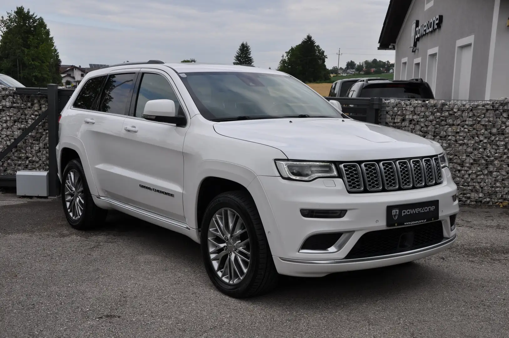 Jeep Grand Cherokee 3,0 V6 CRD Summit Monitor AHK Pano Standheizung Weiß - 1