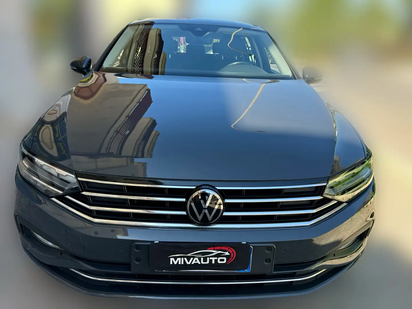 Volkswagen Passat Variant 2.0 TDI SCR 122 CV EVO DSG Business Grigio - 2
