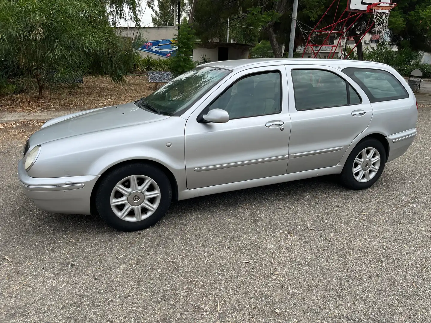 Lancia Lybra SW 1.9 jtd LX 110cv - 1
