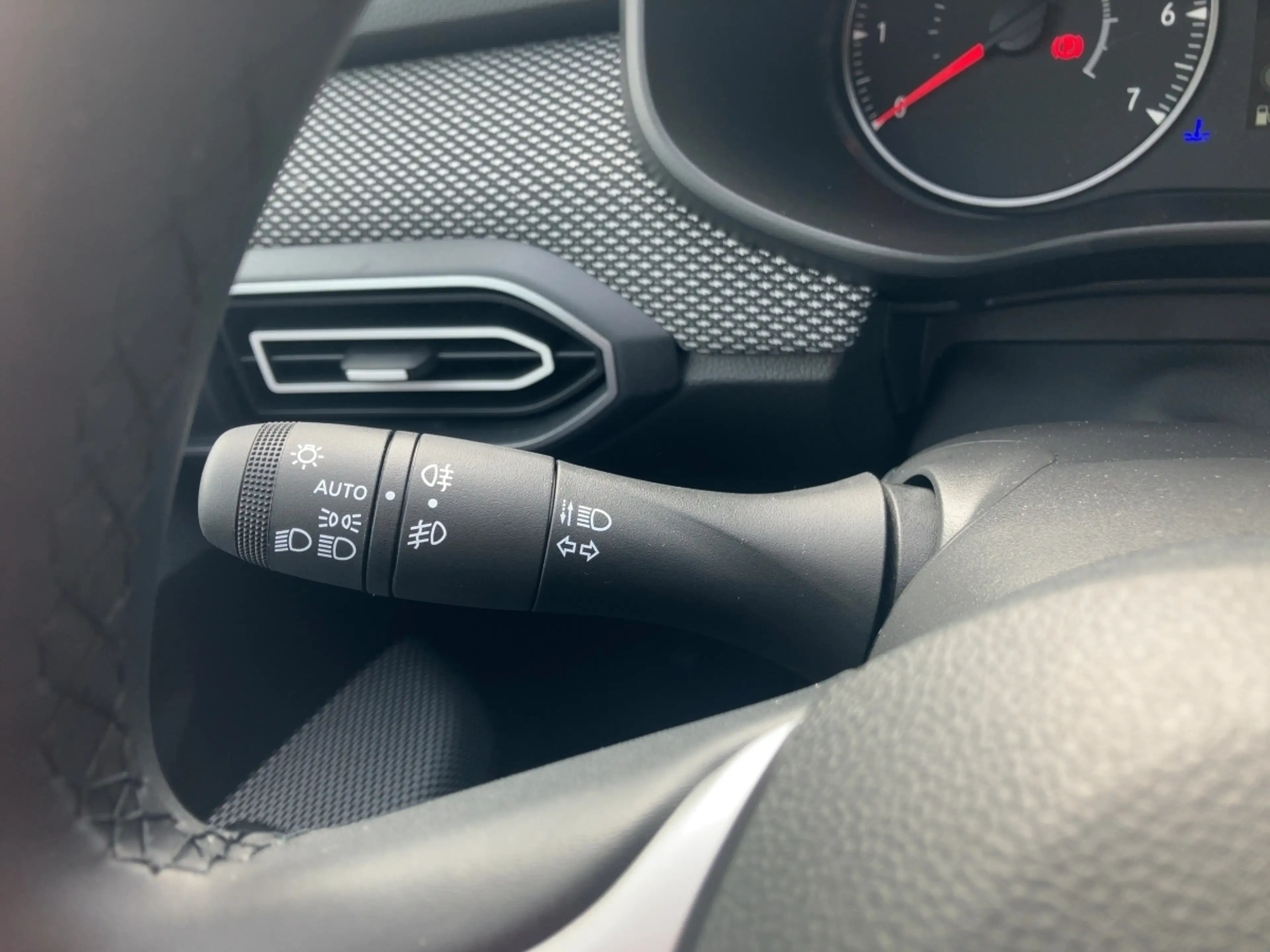 Dacia Jogger Expression TCe 110 — photo 11