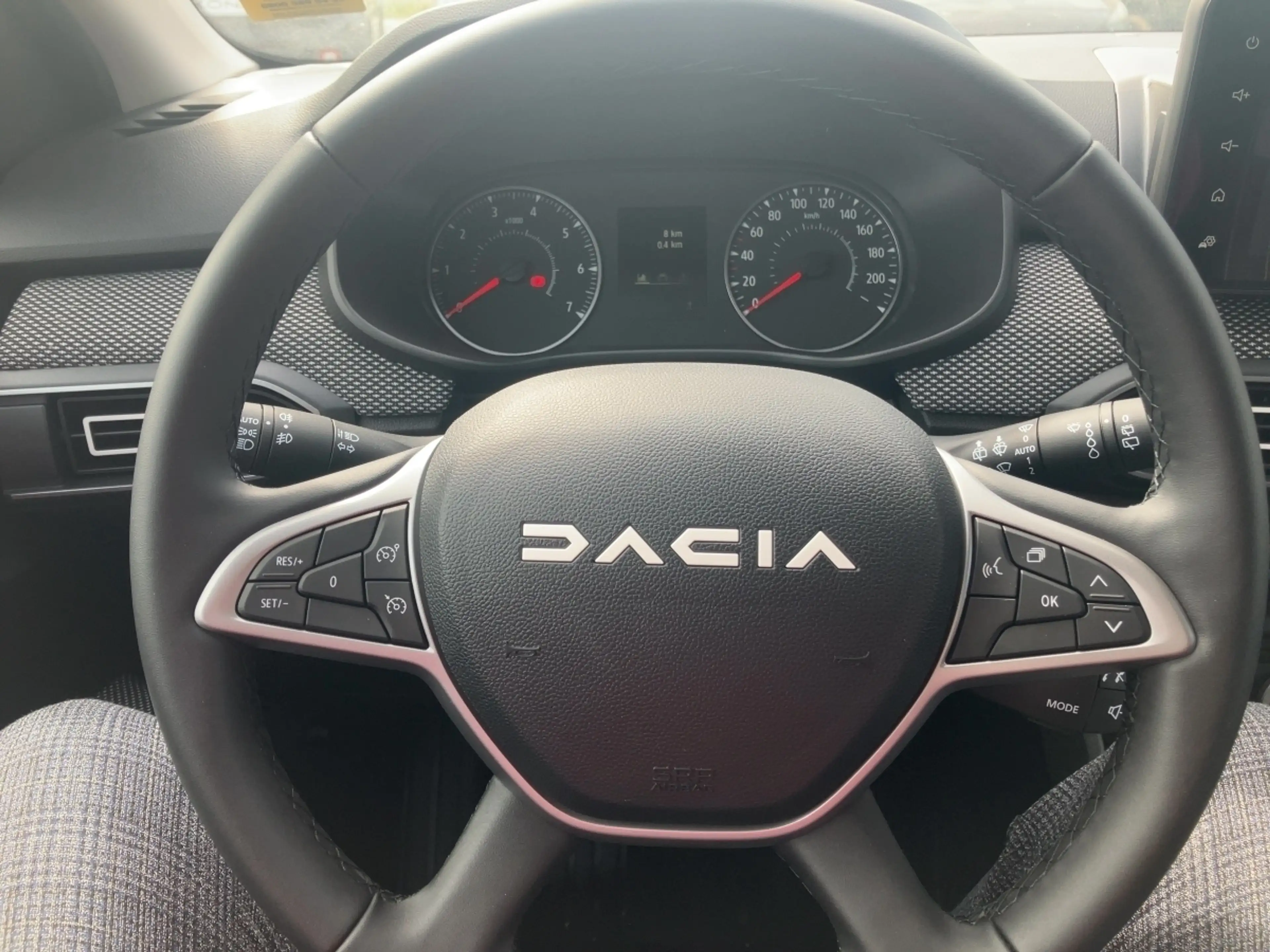 Dacia Jogger Expression TCe 110 — photo 8
