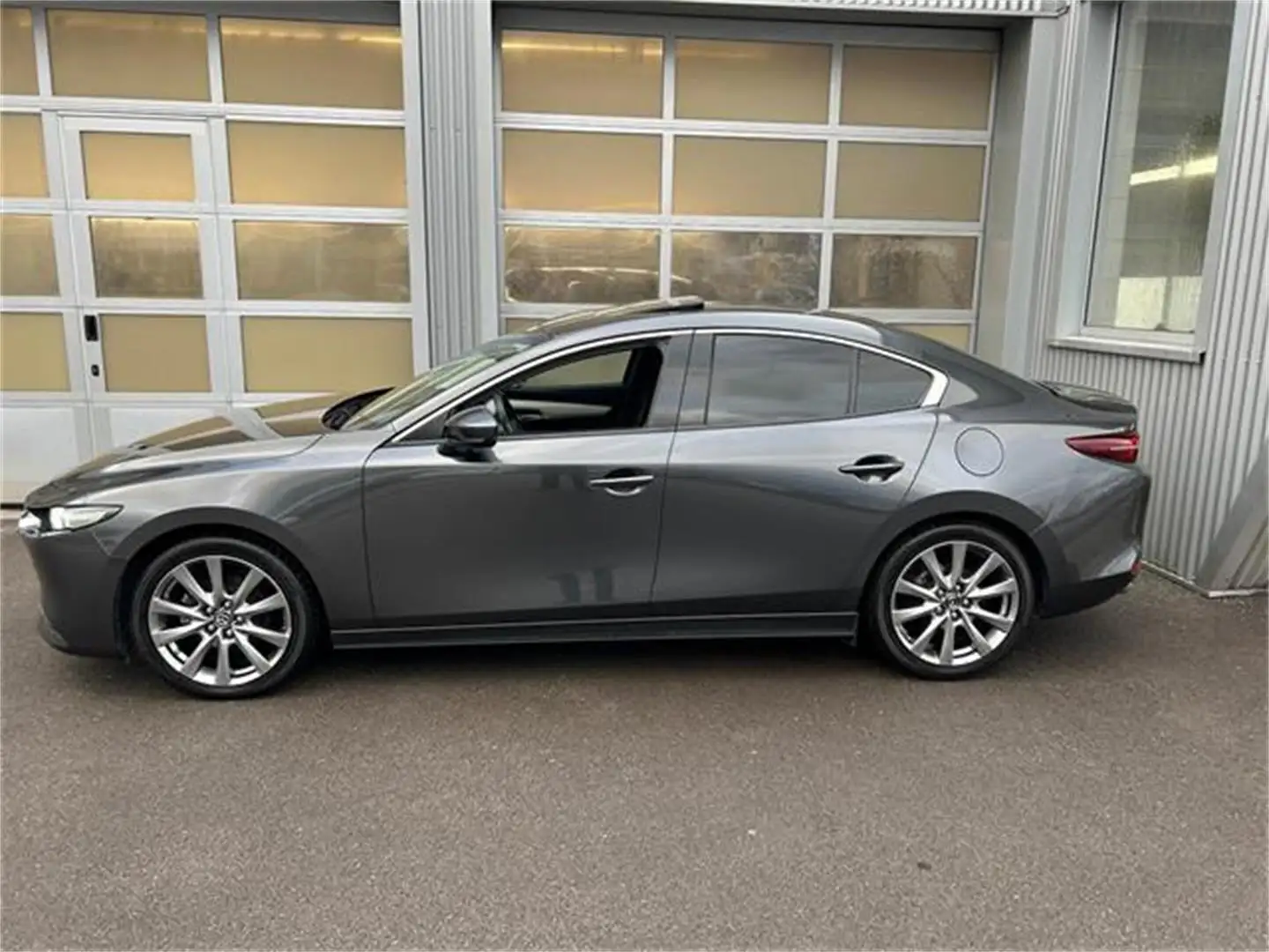 Mazda 3 Sedan Skyactiv-X186 GT+/SO/PR-W/TE/SD Aut. Limou Grau - 2