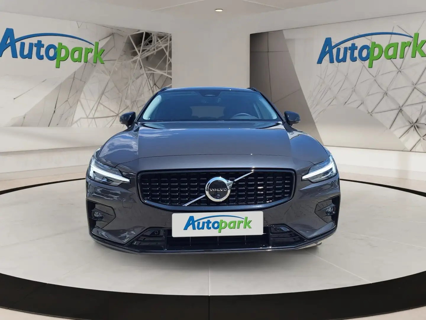 Volvo V60 B4 Mild Hybrid, Benzin, Dark Plus Grau - 2