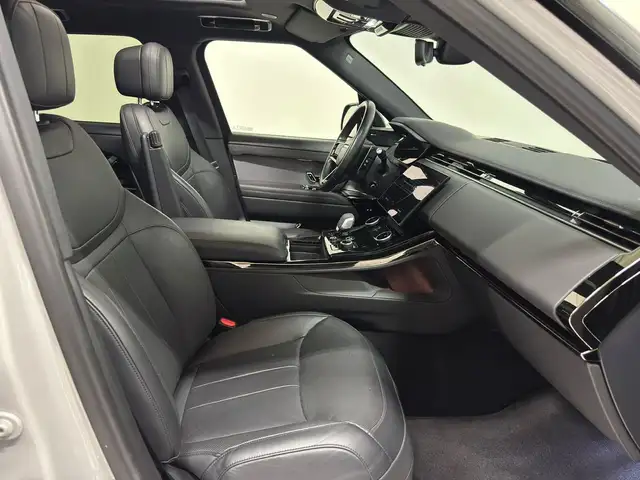 Land Rover Range Rover Sport view 3