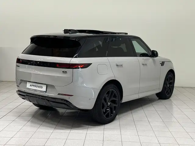 Land Rover Range Rover Sport view 2