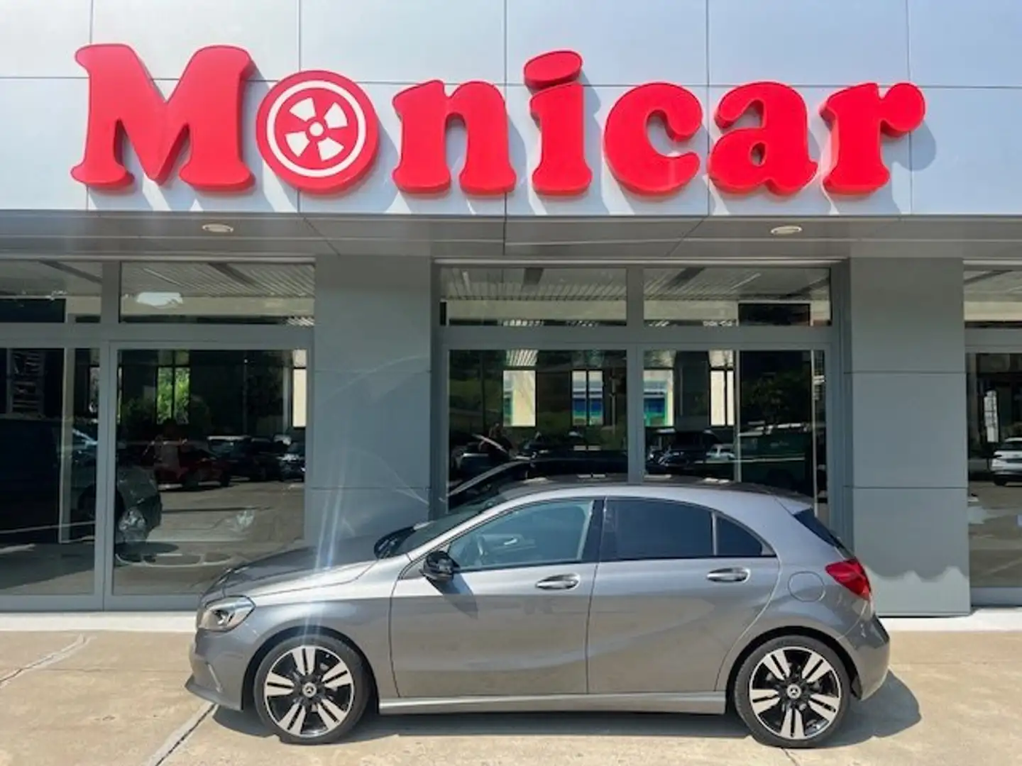 Mercedes-Benz A 180 A 180 d Sport auto my16 Grau - 1