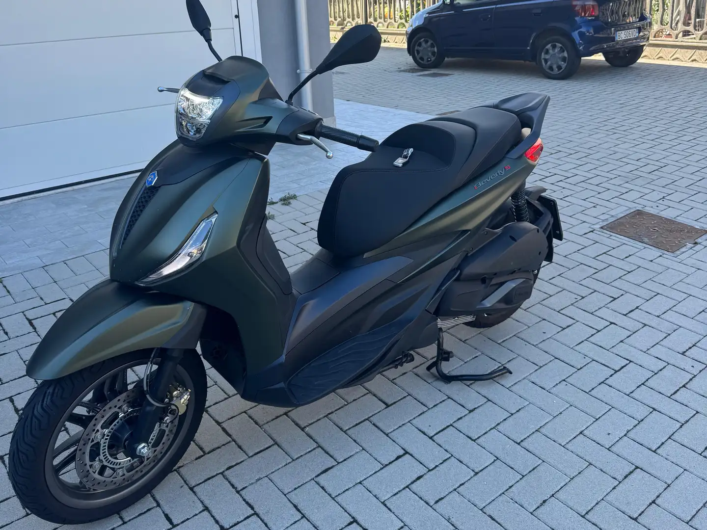 Piaggio Beverly 300 300s verde militare Verde - 2