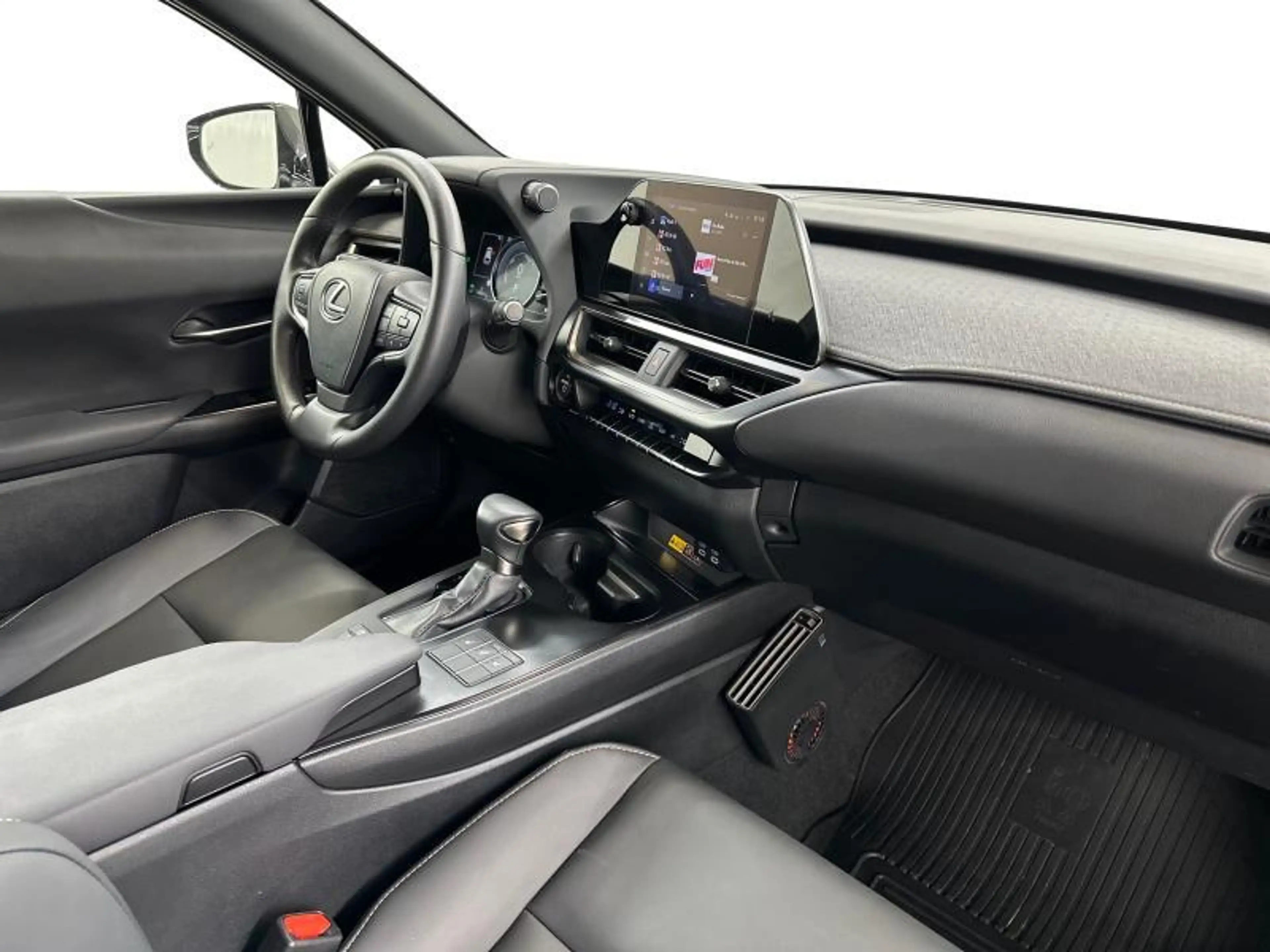 Lexus UX 250h F-Sport Design | winter pack — photo 6