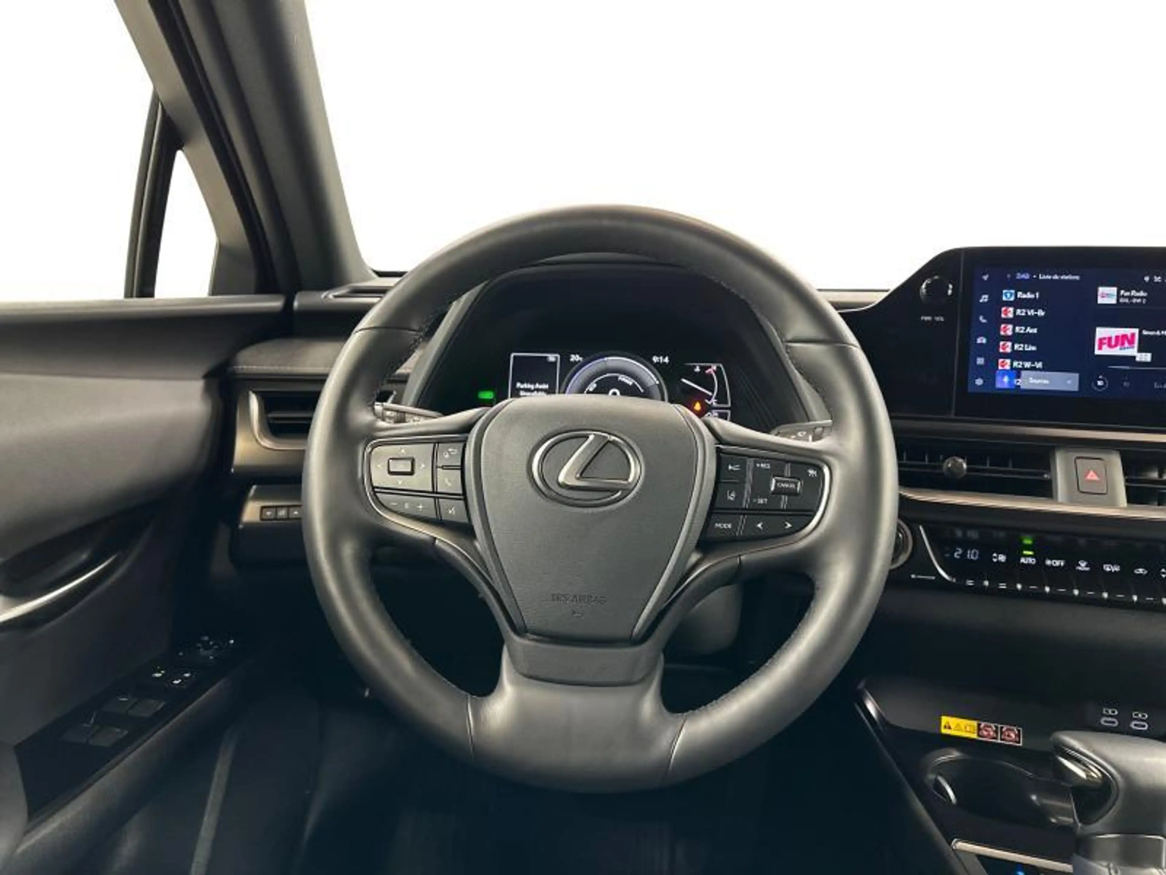 Lexus UX 250h F-Sport Design | winter pack — photo 8