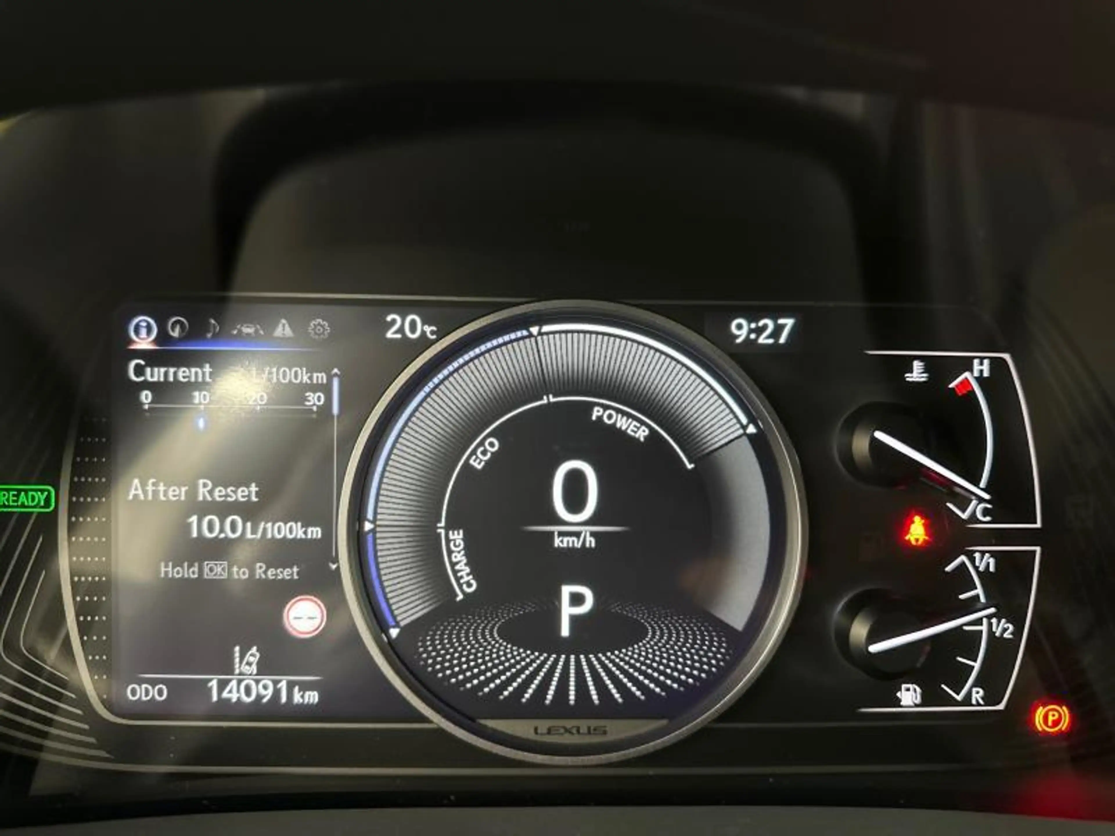 Lexus UX 250h F-Sport Design | winter pack — photo 12