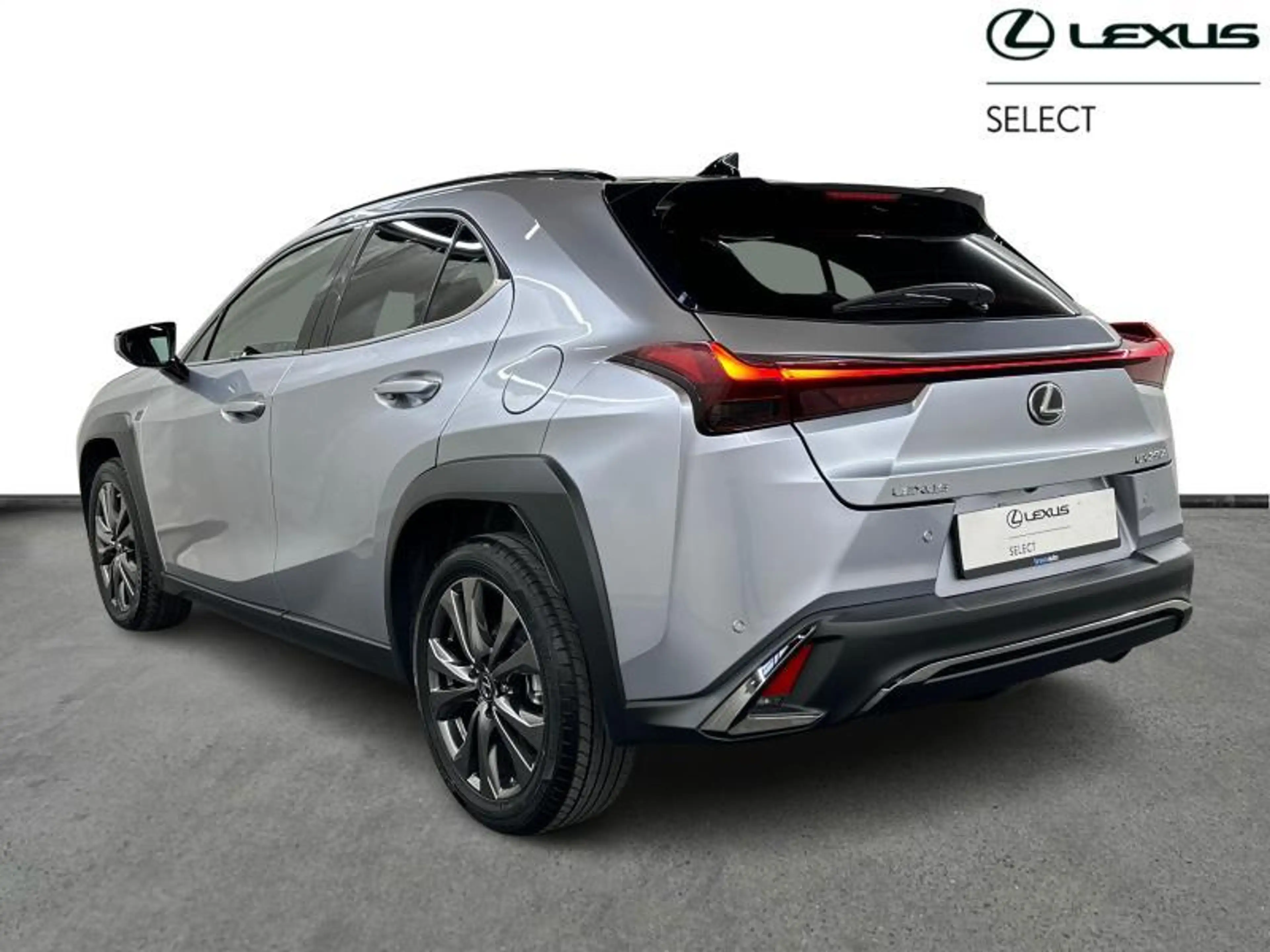 Lexus UX 250h F-Sport Design | winter pack — photo 2
