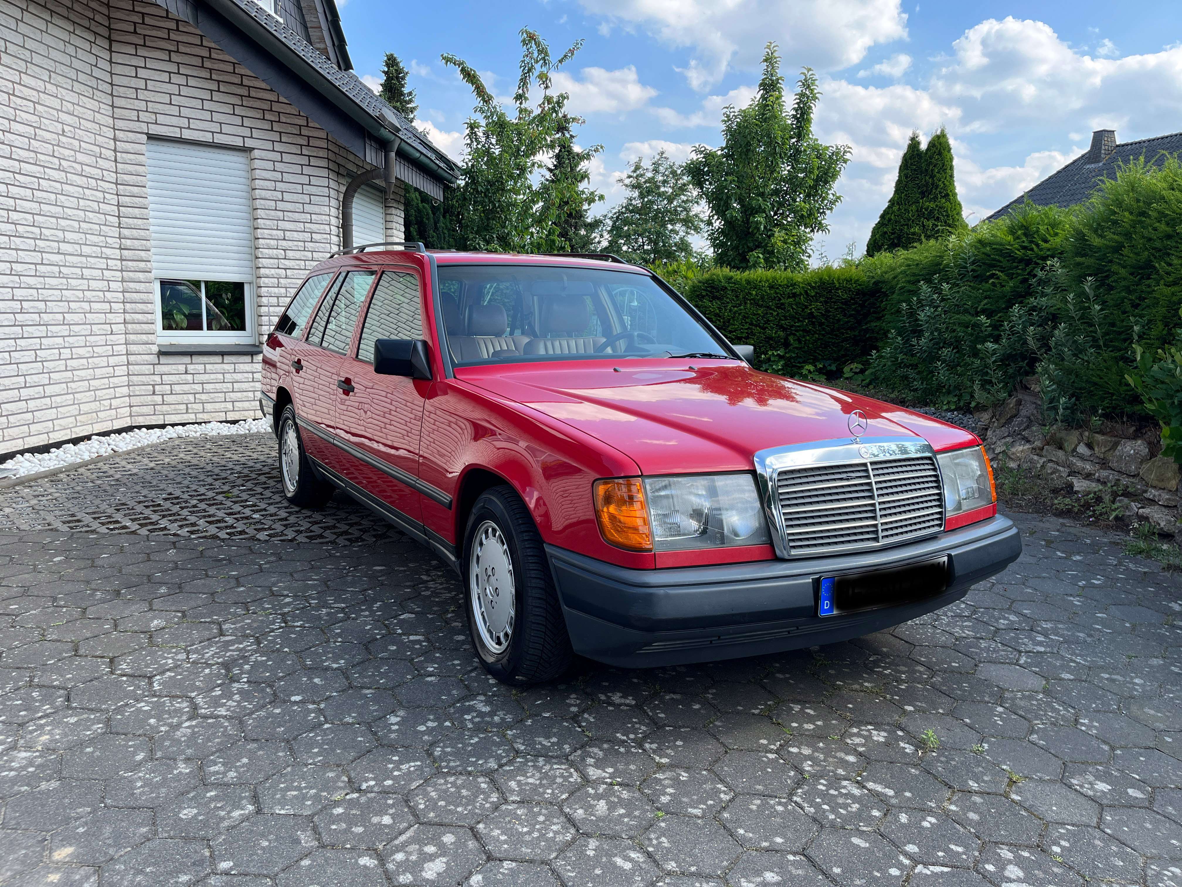 Second hand Mercedes Benz 300 
