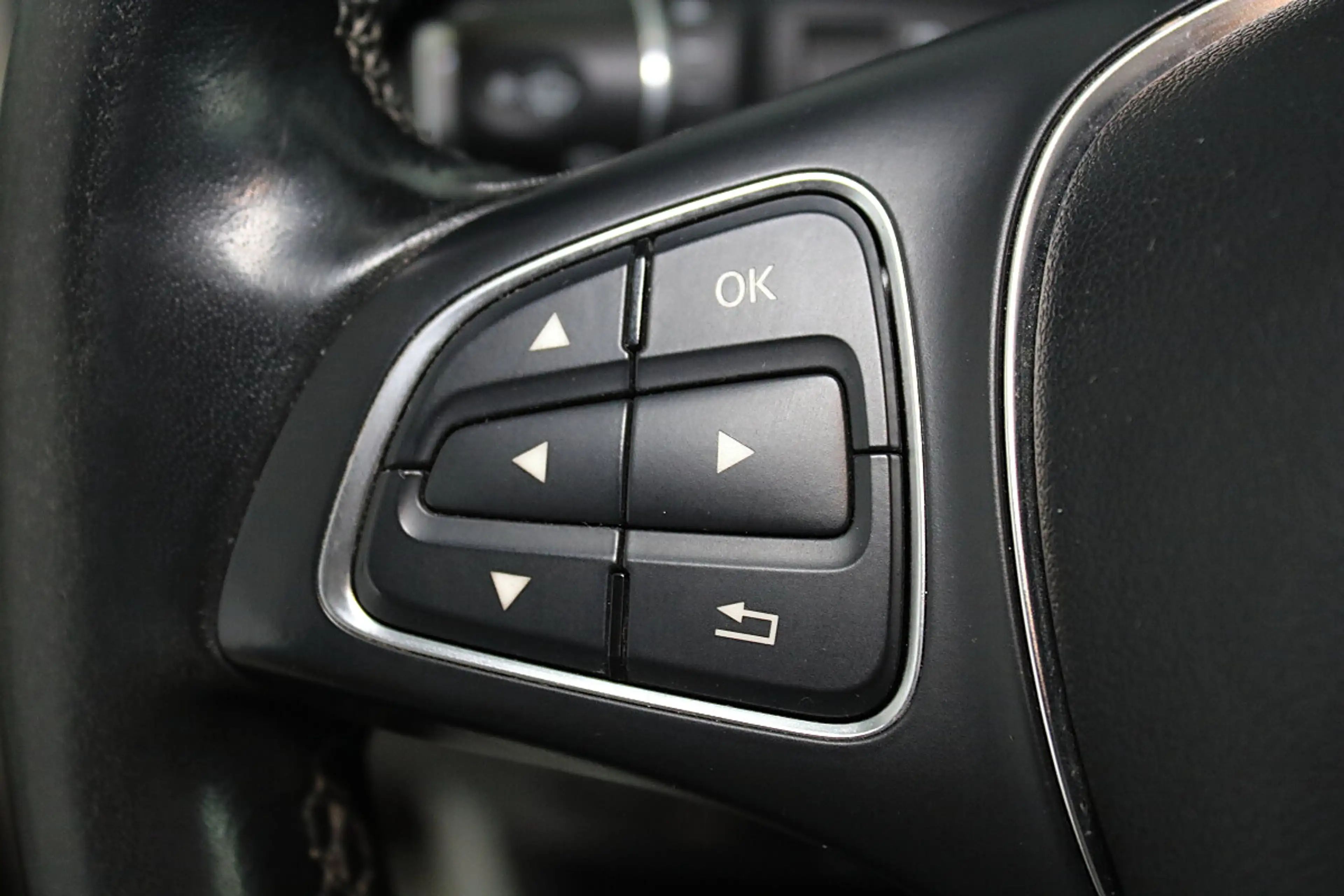 Mercedes-Benz B 160 d Elegance — photo 11