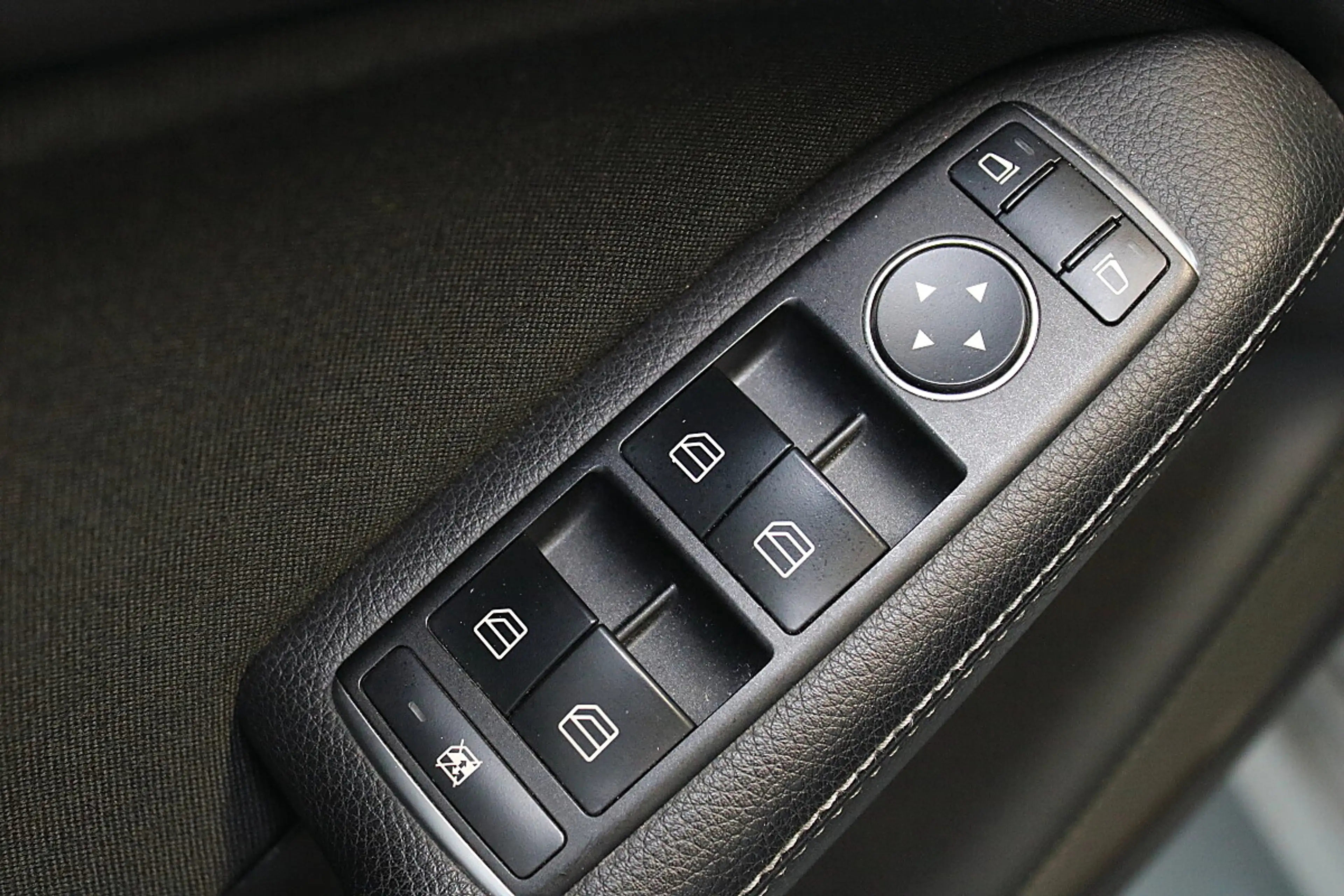 Mercedes-Benz B 160 d Elegance — photo 7