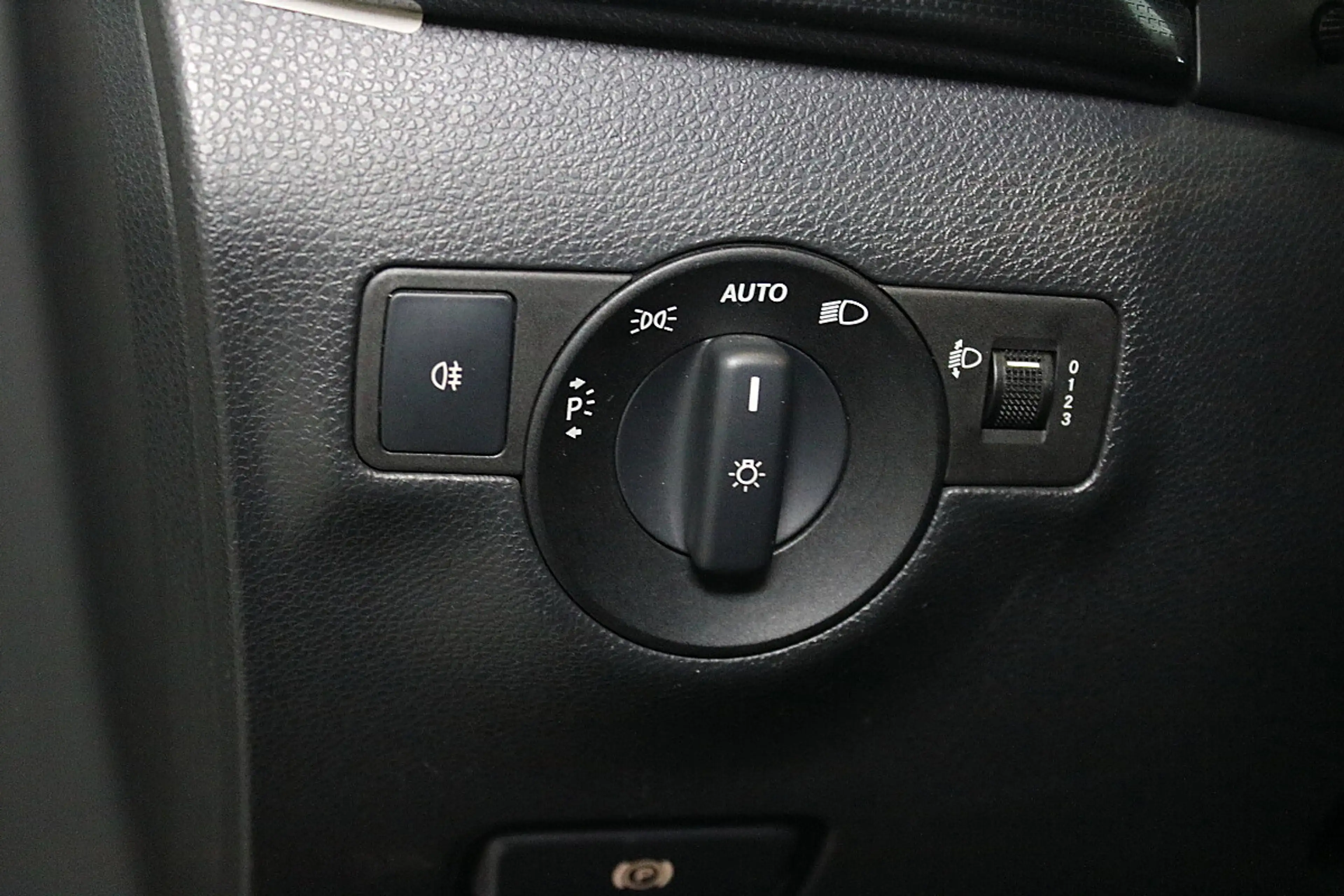 Mercedes-Benz B 160 d Elegance — photo 8