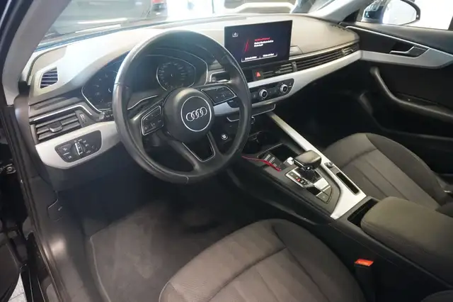 Audi A4 view 7