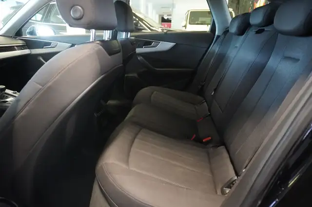 Audi A4 view 9