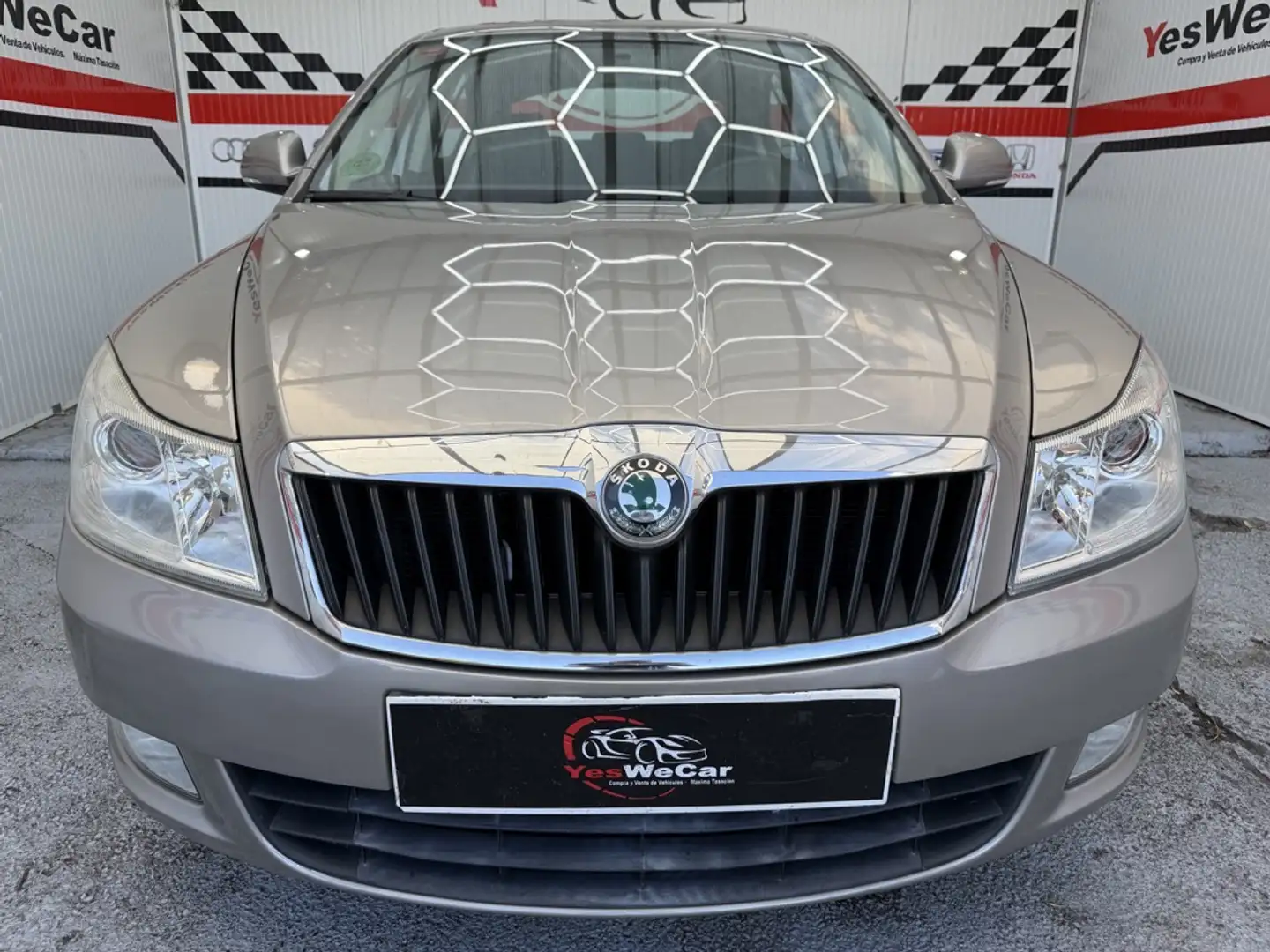 Skoda Octavia 1.4TSI Collection Plateado - 2