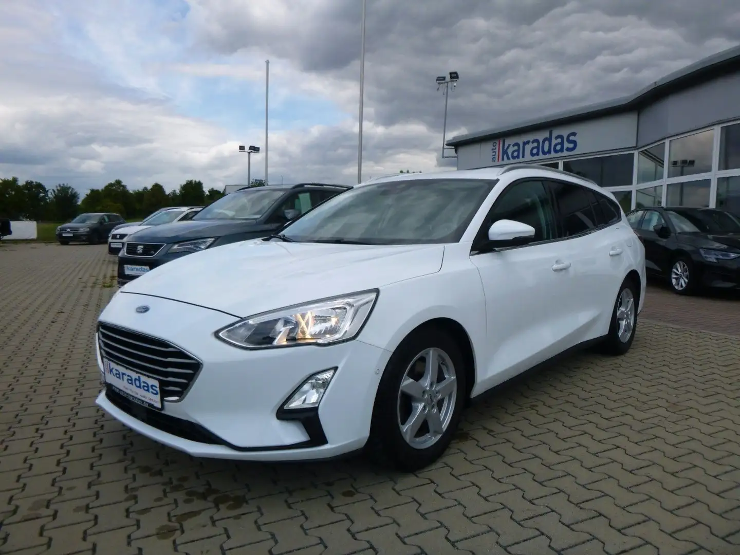 Ford Focus Turnier  1,5 EcoBlue AHK/NAVI/KAM/PDC Wit - 1