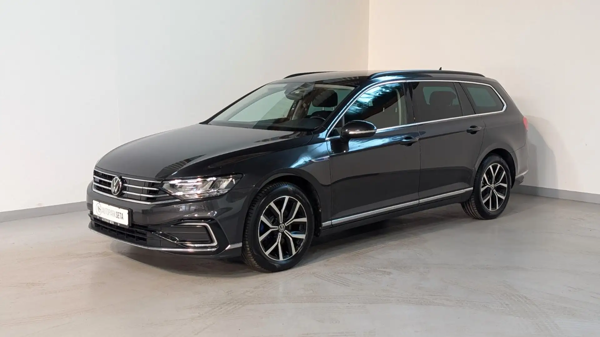 Volkswagen Passat Variant Passat 1.4TSI DSG Var. GTE ACC*LANE*LED*NAVI*AHK Grijs - 1
