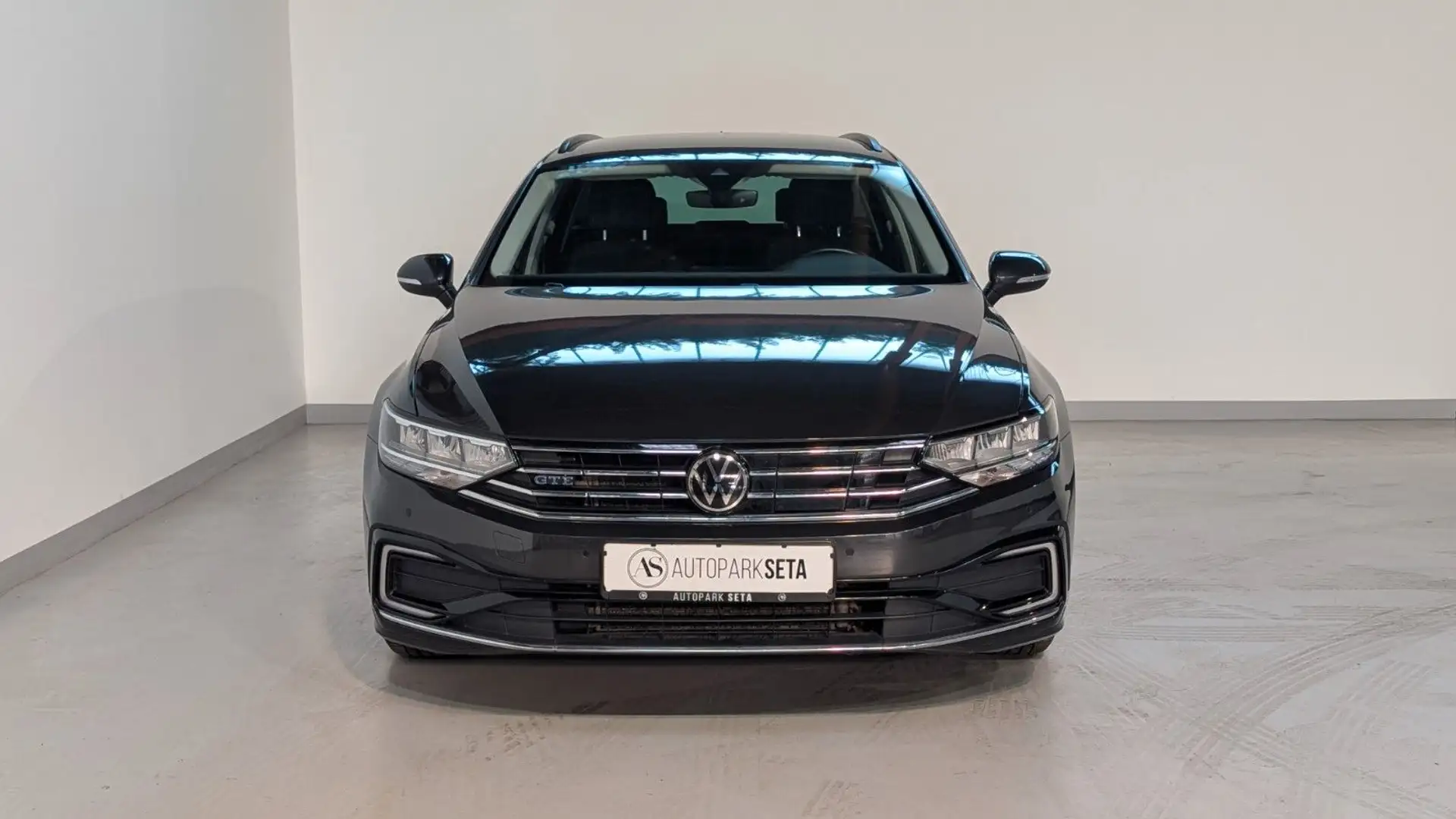 Volkswagen Passat Variant Passat 1.4TSI DSG Var. GTE ACC*LANE*LED*NAVI*AHK Grijs - 2