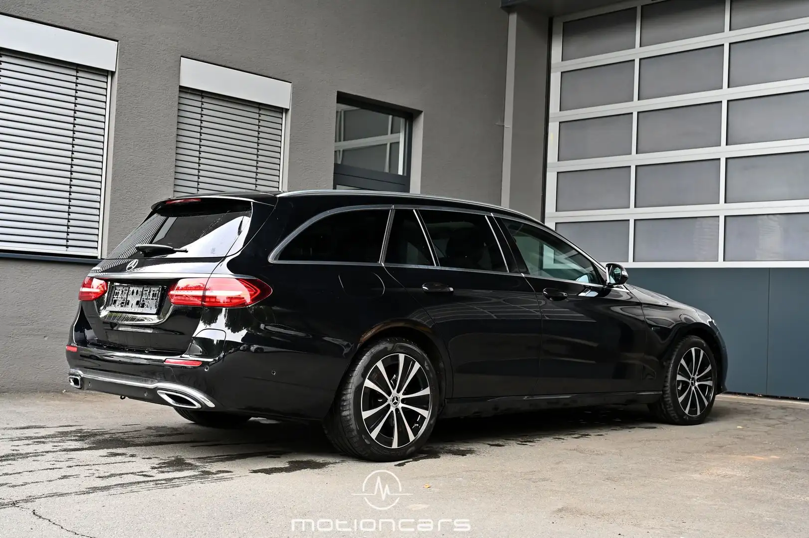 Mercedes-Benz E 300 de T Avantgarde Schwarz - 2