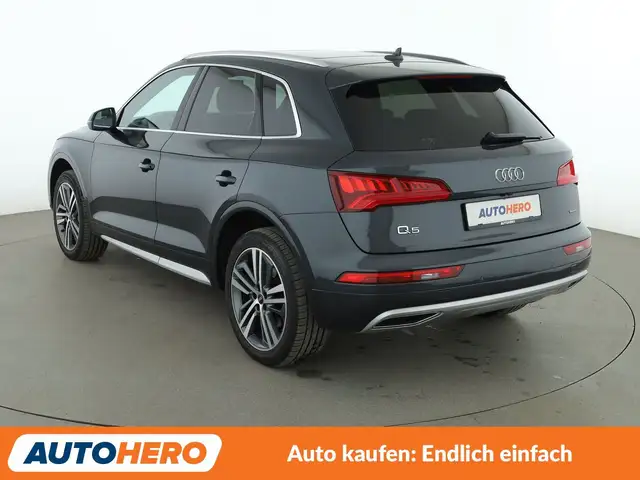 Audi Q5 view 4