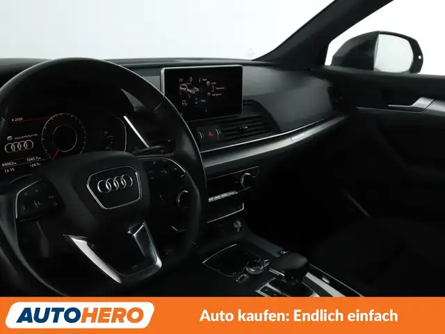 Audi Q5 view 11
