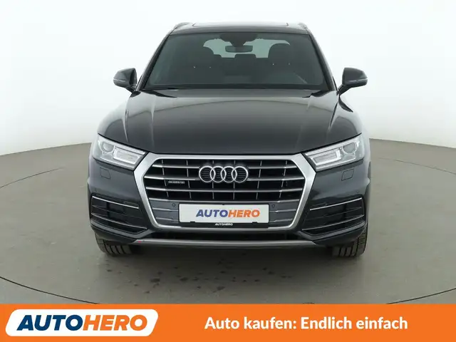 Audi Q5 view 9