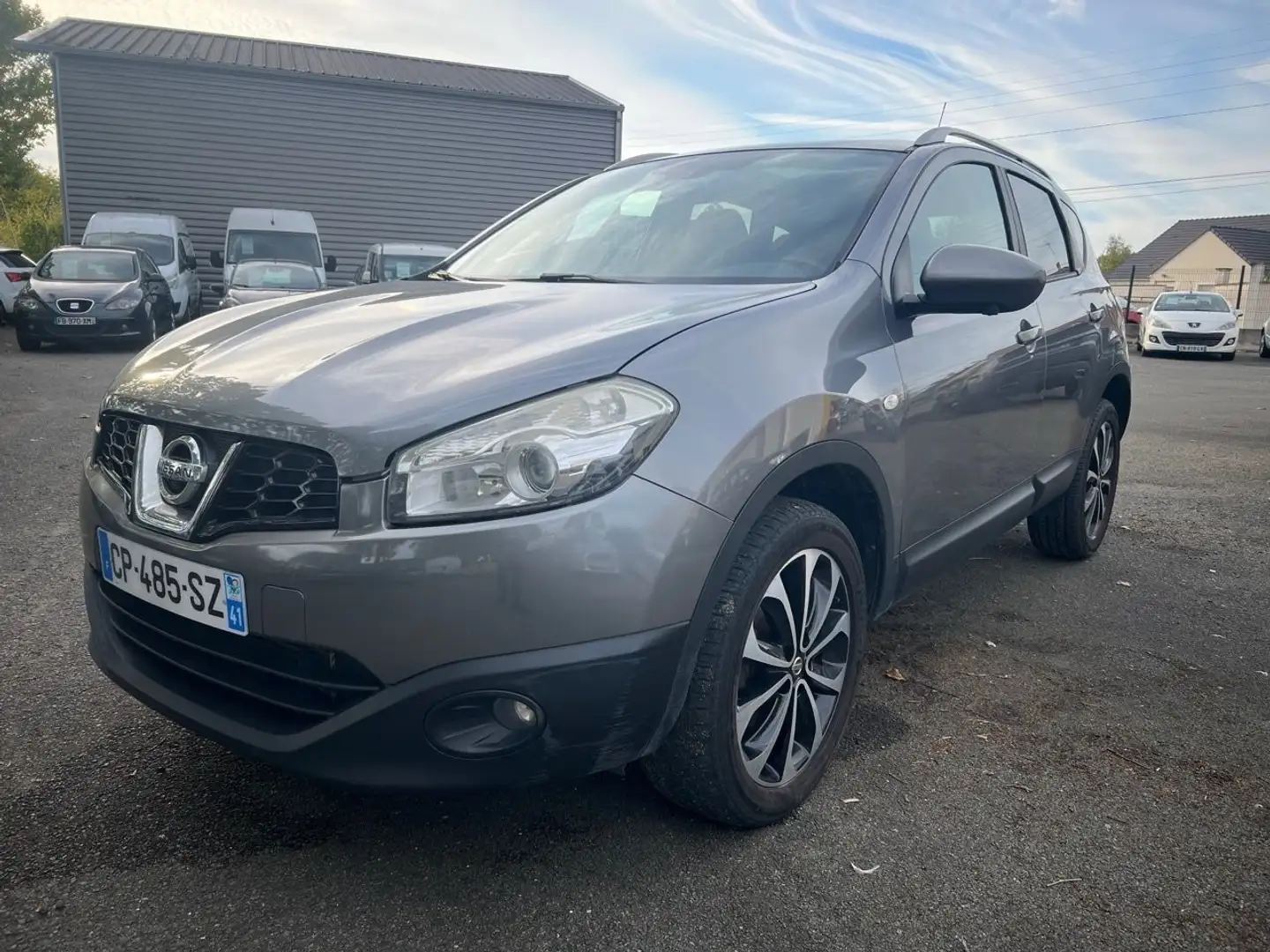 Nissan Qashqai 1.6 DCI 130CH FAP STOP\u0026START CONNECT EDITION Grau - 2