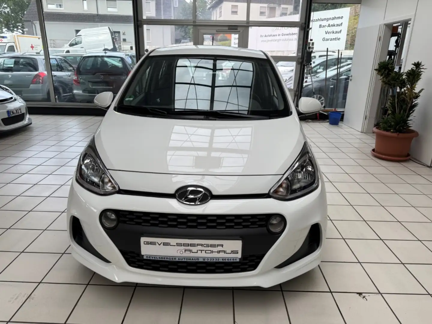 Hyundai i10 YES! 1.0 EU6d-T erst 1.767km 1.Hand DAB SHZ Lenkra Weiß - 2