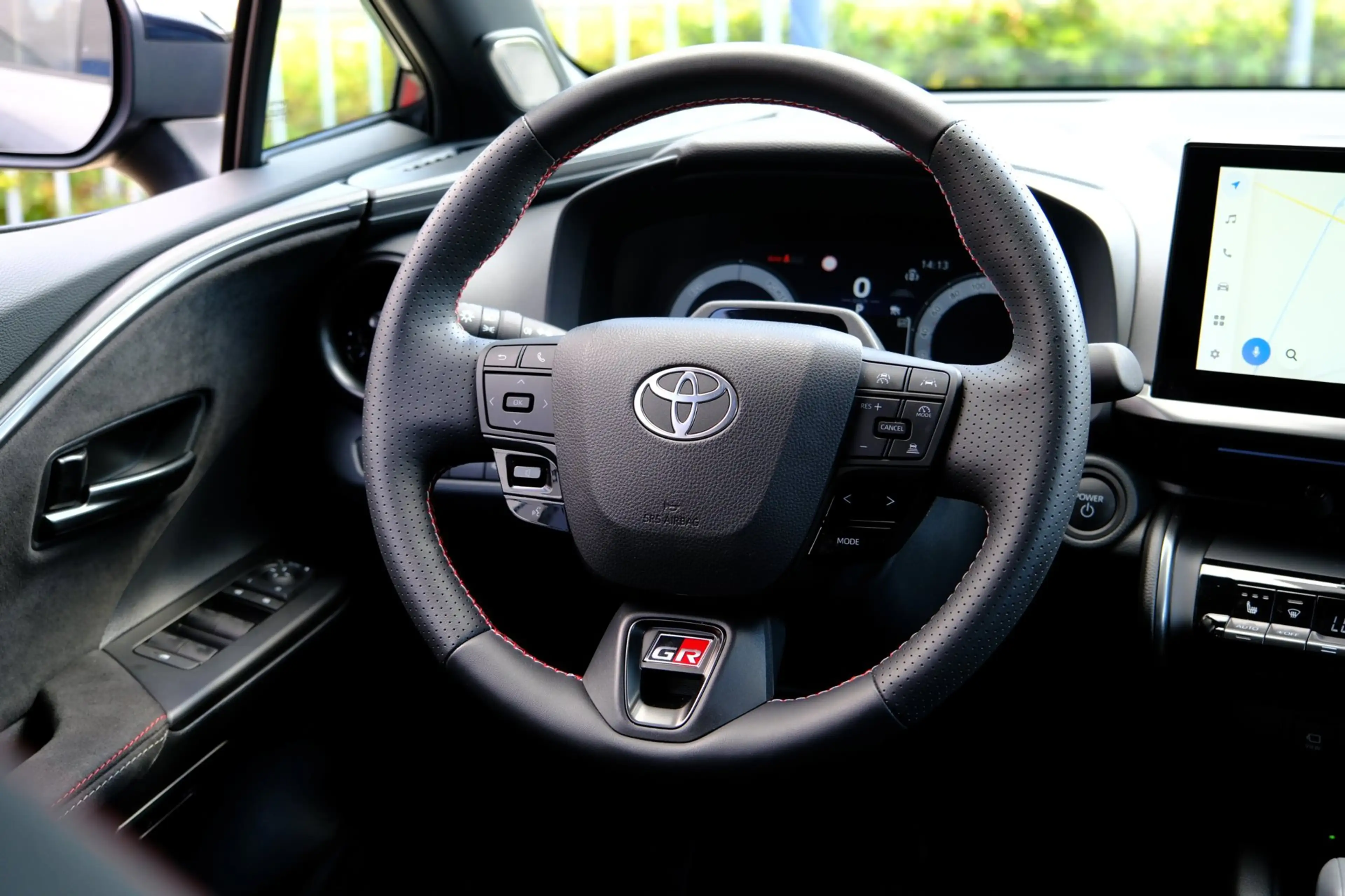 Toyota C-HR 2.0 Hybrid 200 GR SPORT Première Edition Aut. Navi — photo 6