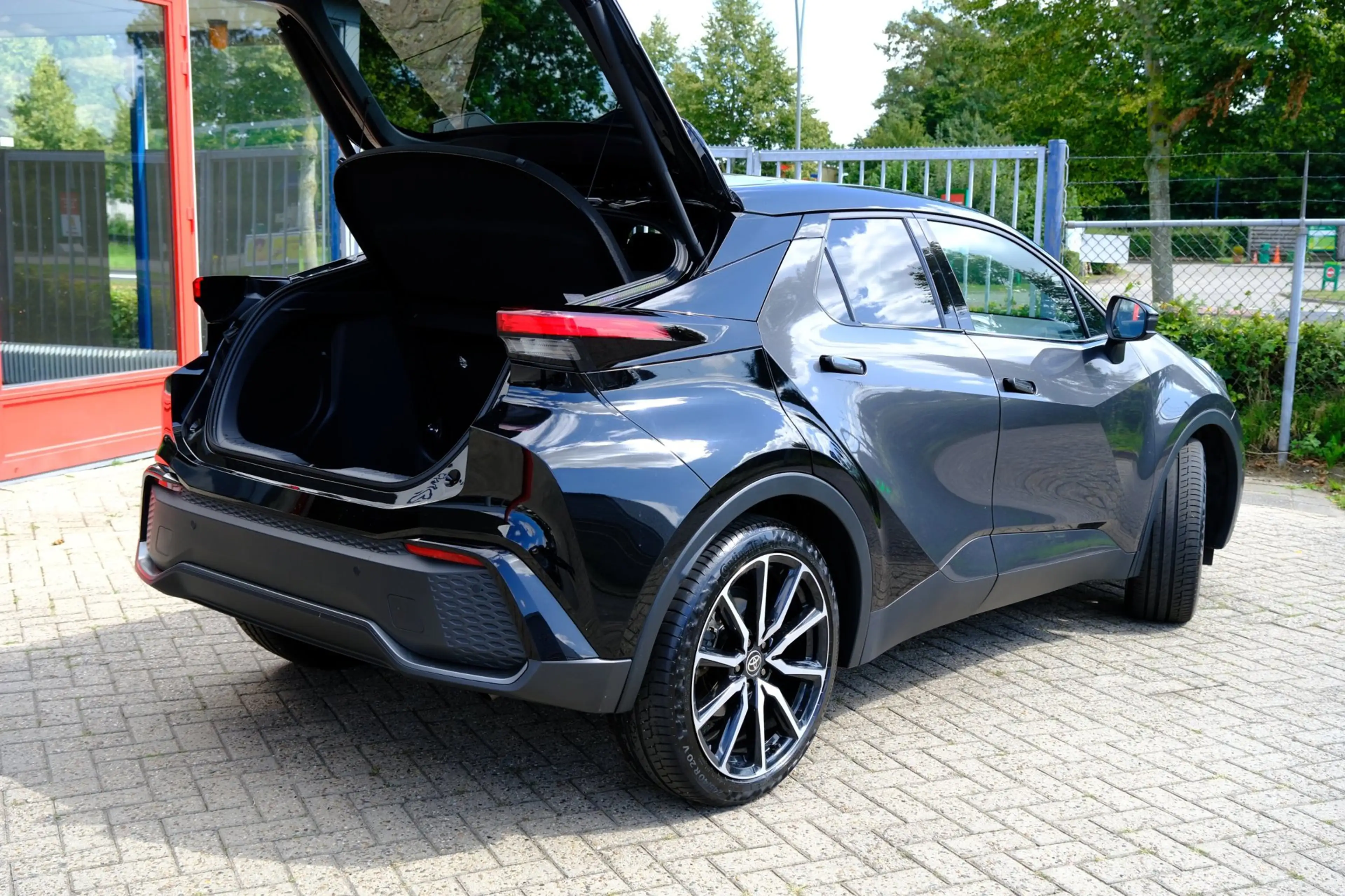 Toyota C-HR 2.0 Hybrid 200 GR SPORT Première Edition Aut. Navi — photo 9