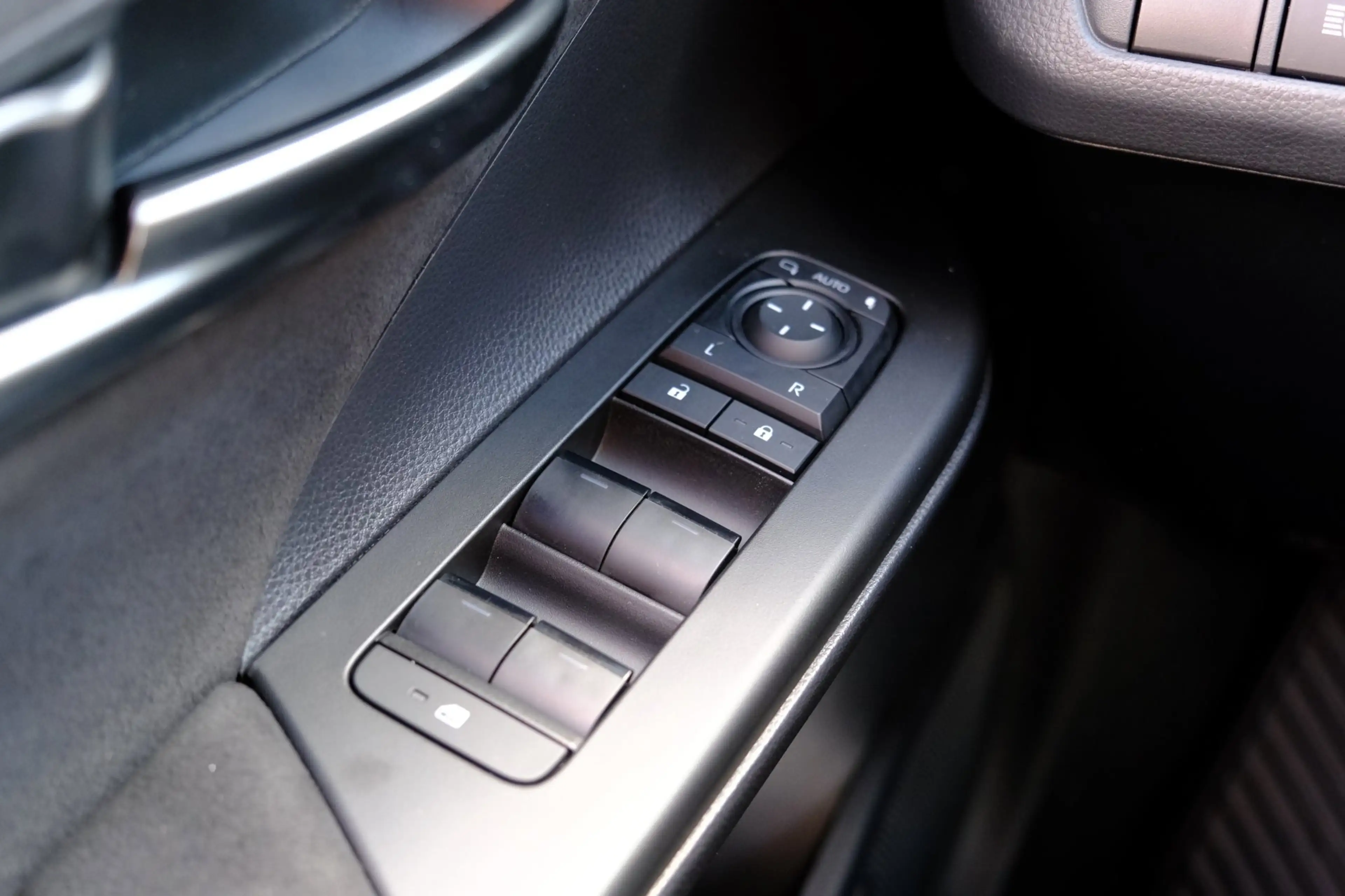 Toyota C-HR 2.0 Hybrid 200 GR SPORT Première Edition Aut. Navi — photo 28