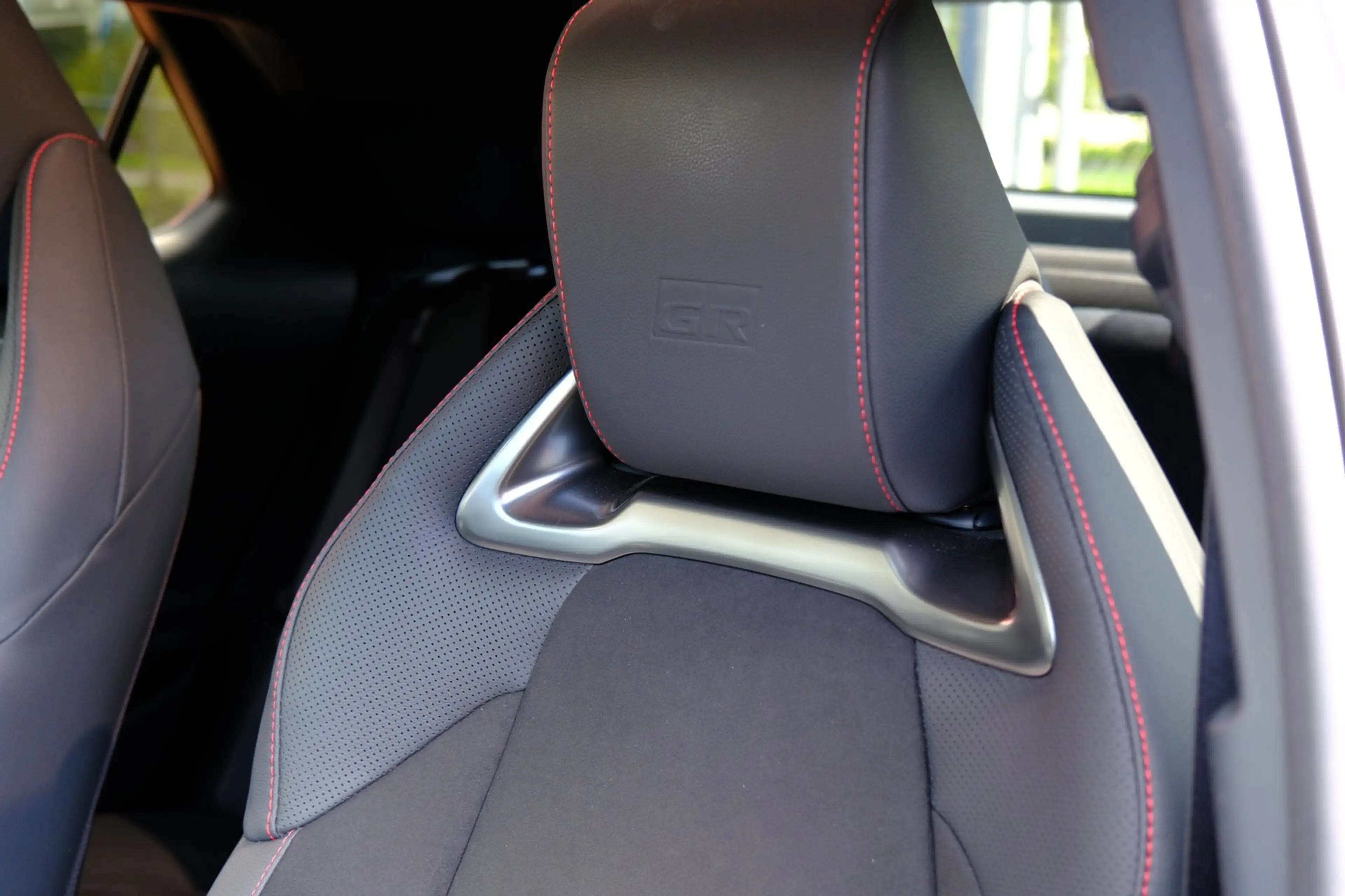 Toyota C-HR 2.0 Hybrid 200 GR SPORT Première Edition Aut. Navi — photo 33